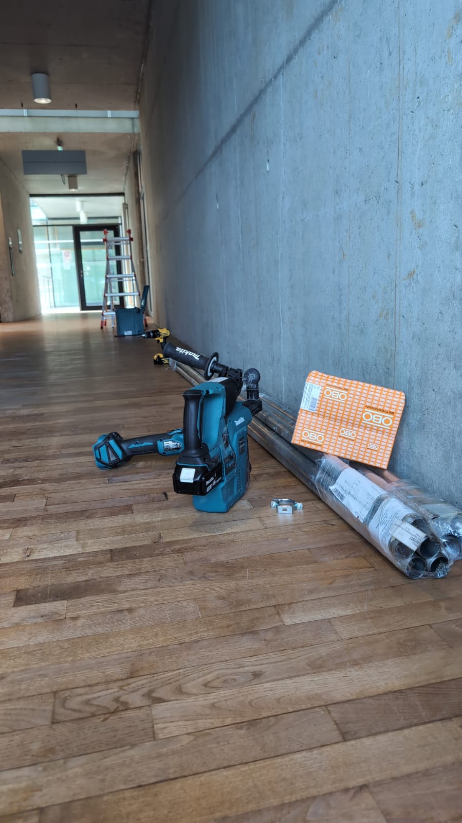 Kameras installieren Aplas IT installiert neues Videoüberwachungssystem an der Fachhochschule Westküste in Heide