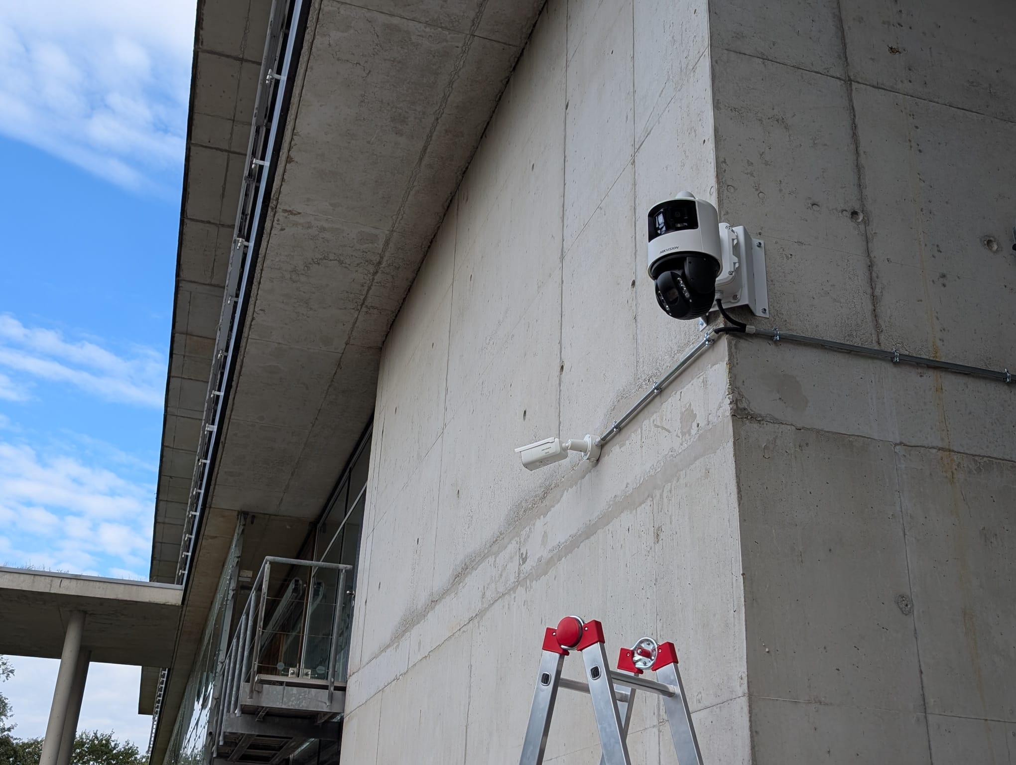 Kameras Aplas IT installiert neues Videoüberwachungssystem an der Fachhochschule Westküste in Heide